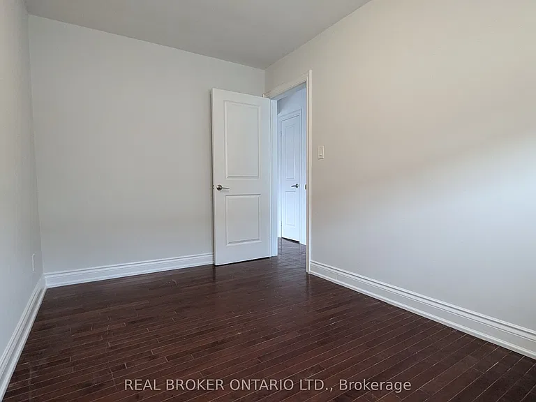 2209 Gerrard St E #2 — Photo 7