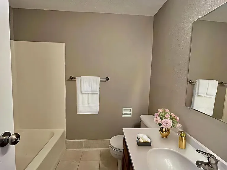 2105 SW 8th St — Photo 7