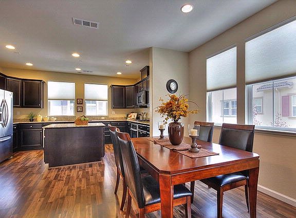 3rd image of 1651 Shore Pl Unit 1