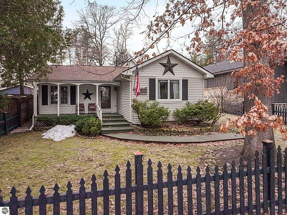 5th image of 207 Birchwood Ave