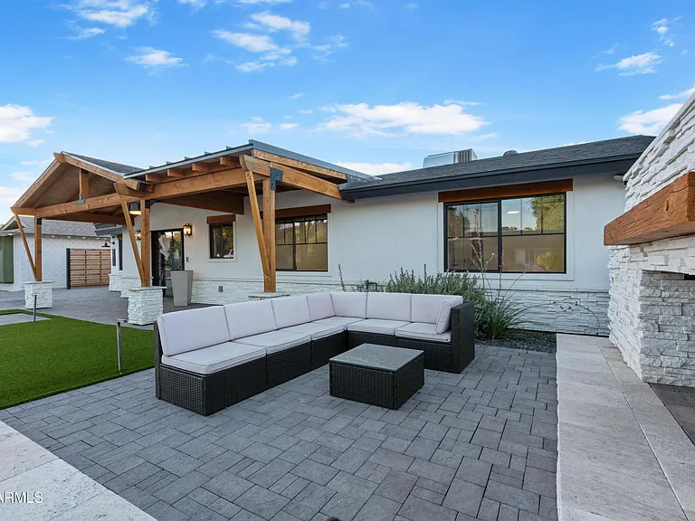 8614 E Highland Ave — Photo 5