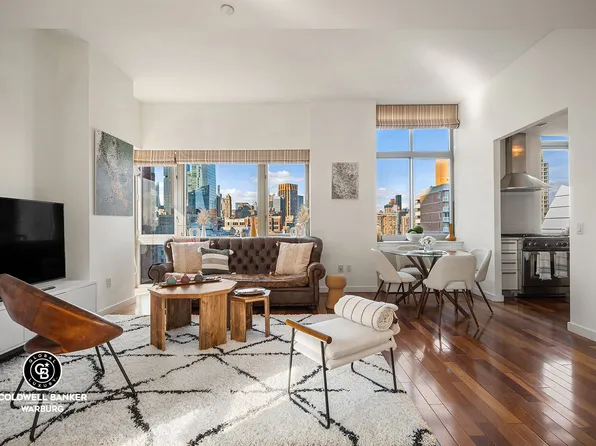 121 East 23rd Street PHD image 2 of 15