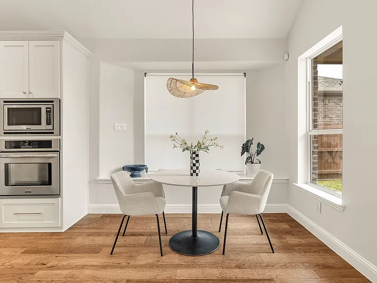 8405 Saint Clair Dr — Photo 13