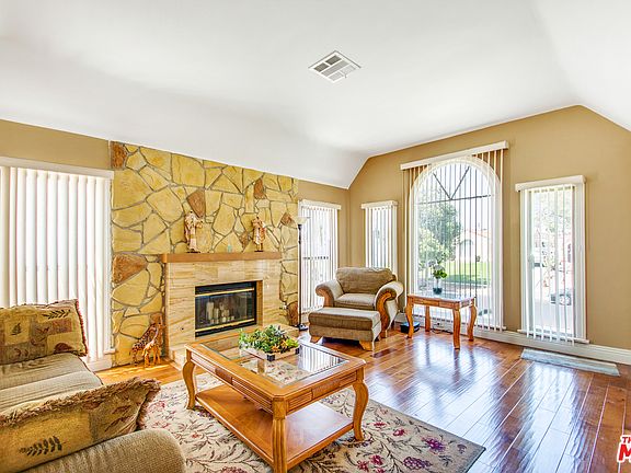 4th image of 3938 W 58th Pl