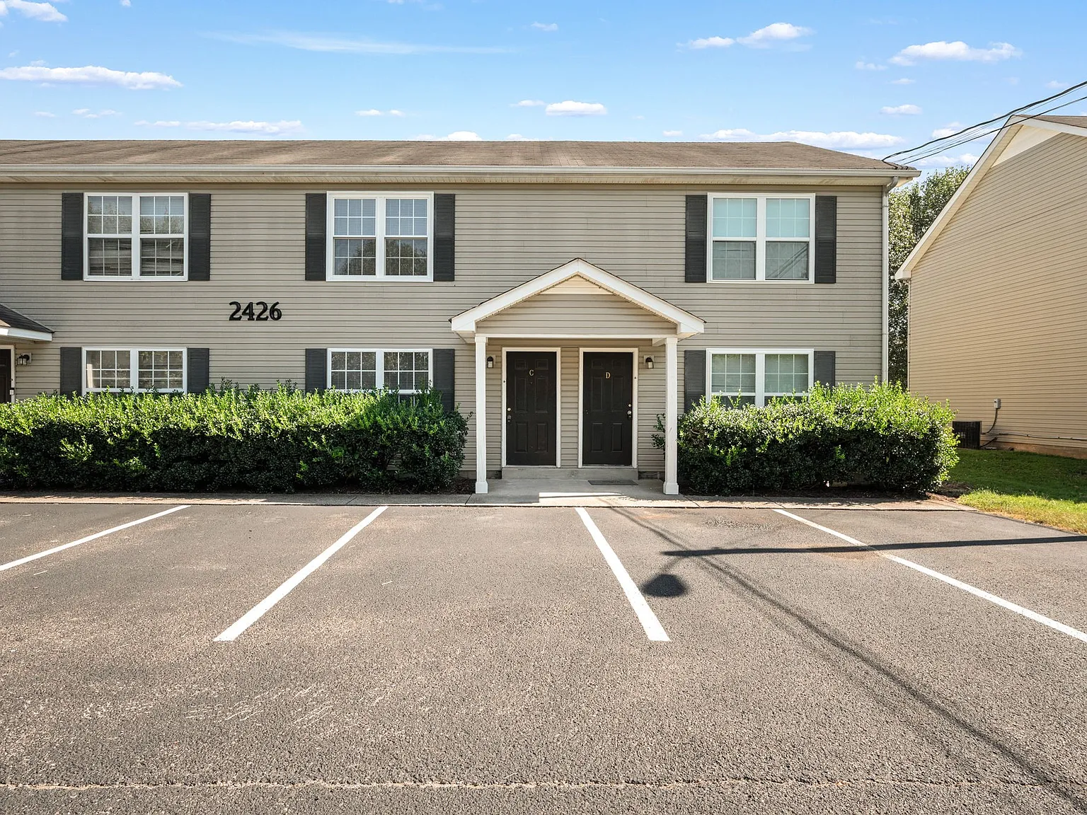 2 bed, 2.5 bath, 1200 sqft, $1,349 — Photo 2