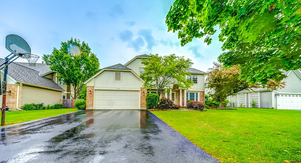 713 Warwick Ln photo 1