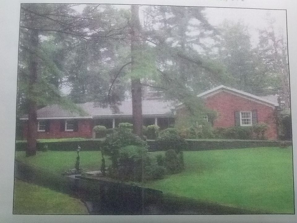 6 Pine Ridge Dr., Guilderlan