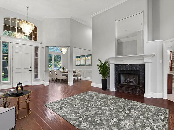 3rd image of 415 Bronco Cir