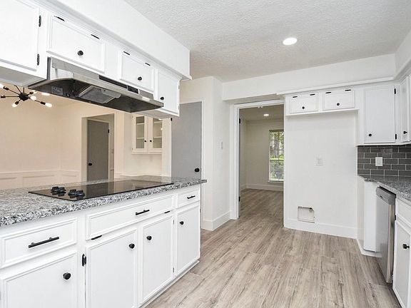 5th image of 15814 Winding Moss Dr