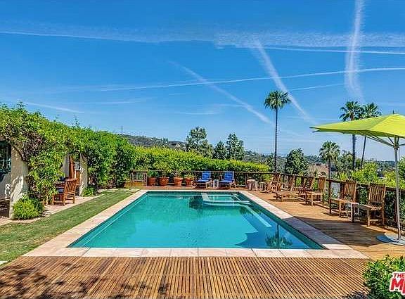 4th image of 2119 Banyan Dr