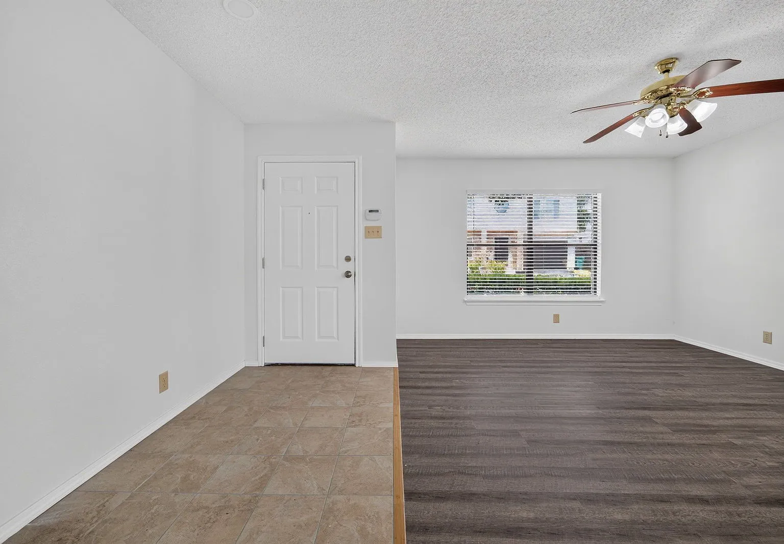 3 bed, 2.5 bath, 1734 sqft, $1,900 — Photo 4