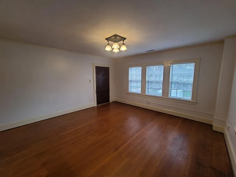 4814 Woodland Ave — Photo 8