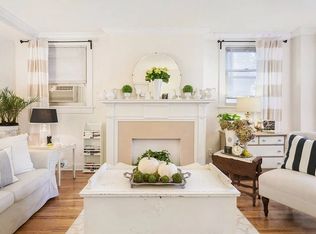 902 W Argyle St #6L, Chicago, IL 60640