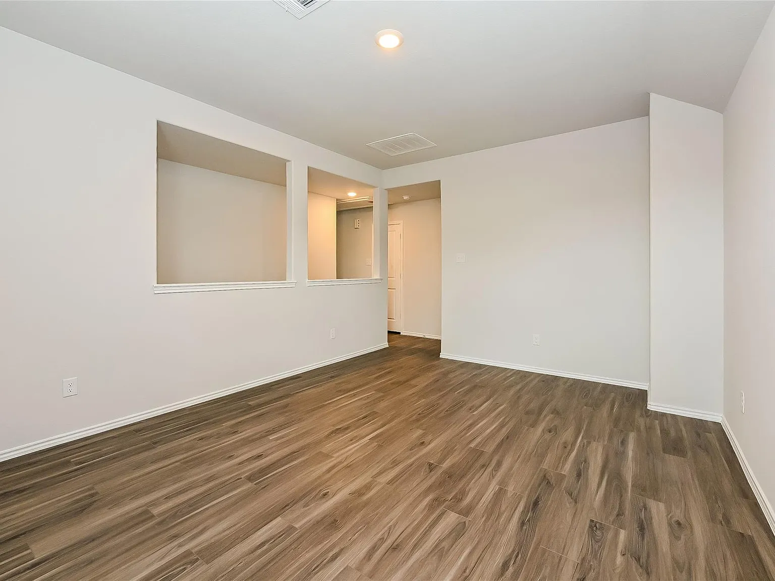 4 bed, 2.5 bath, 1687 sqft, $1,885 — Photo 3