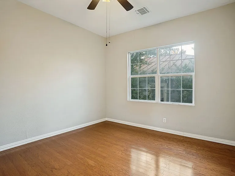2219 N Flores St — Photo 21