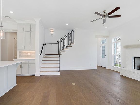 4th image of 1816 Rouzan Ave