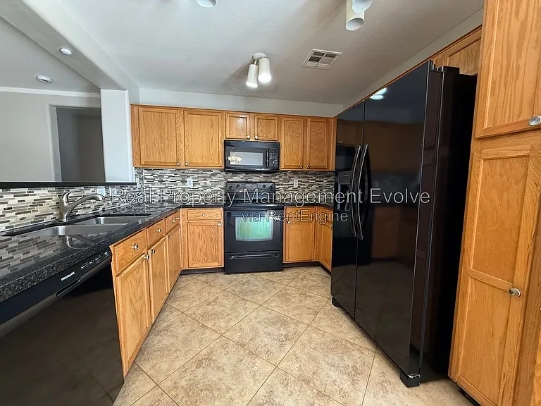 22621 W Yavapai St — Photo 7
