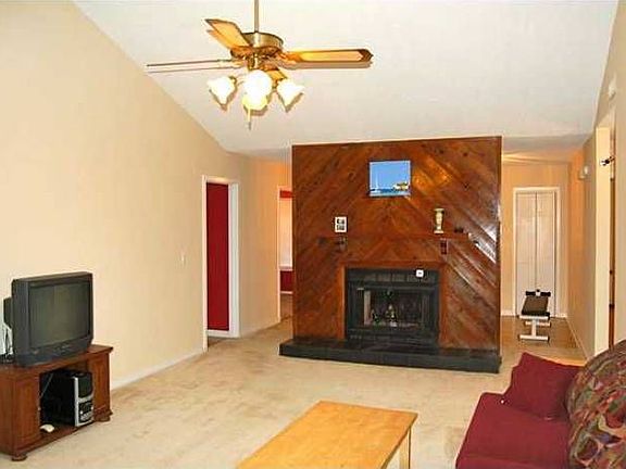 LIVING ROOM W/ FIREPLACE