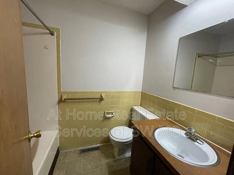 2 bed, 1.5 bath, $980 — Photo 4