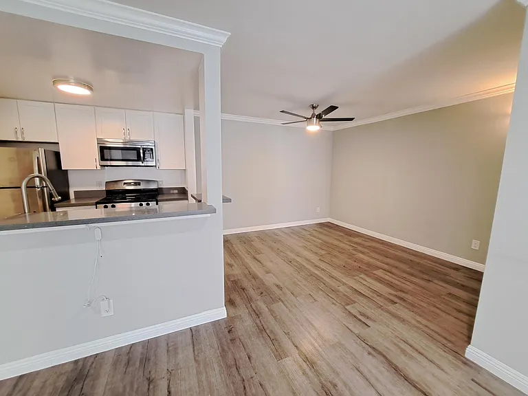 5718 Camellia Ave #107 — Photo 8