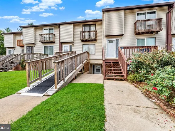 11322 Laurelwalk Dr #B-24, Laurel, MD 20708