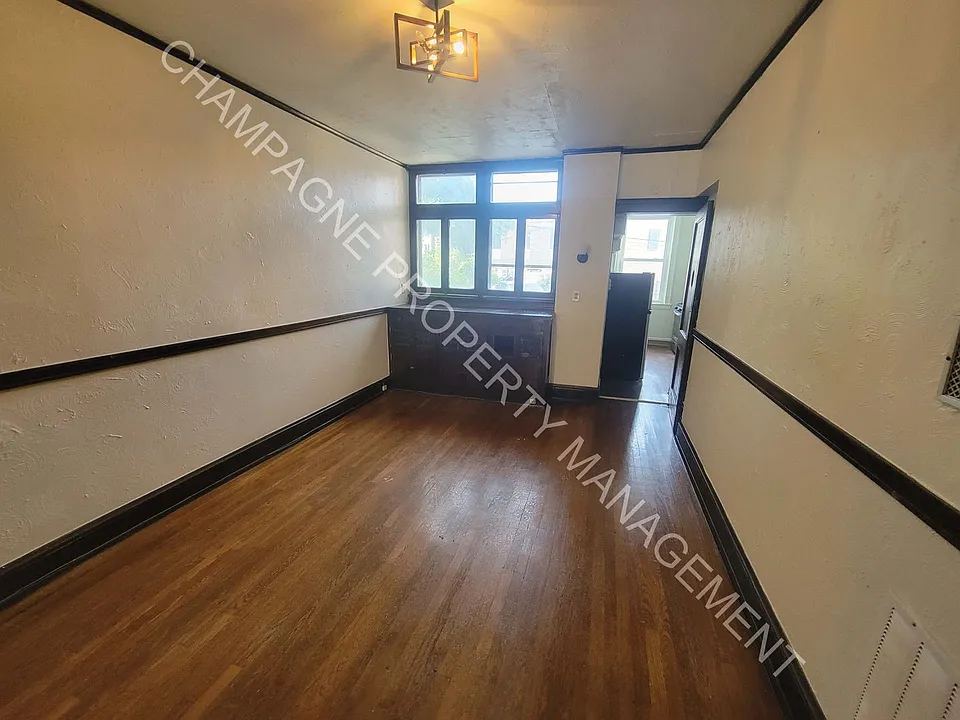 620 W 39th Ter #1W