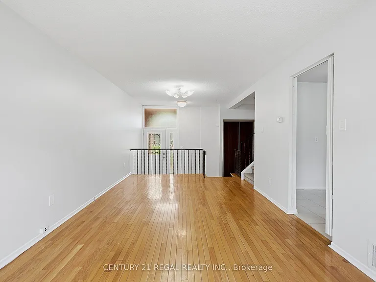 28 Newdawn Cres — Photo 10