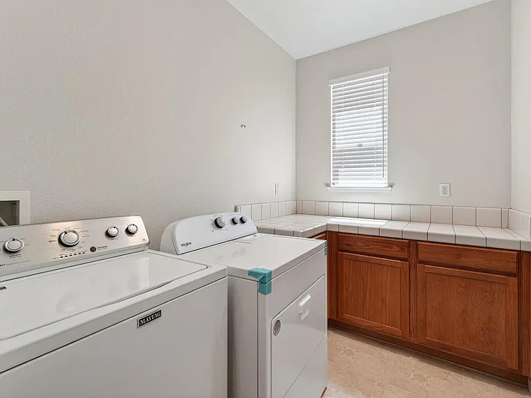 1305 Derby Dr — Photo 16