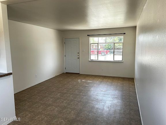 2nd image of 5719 Bainbridge Ave