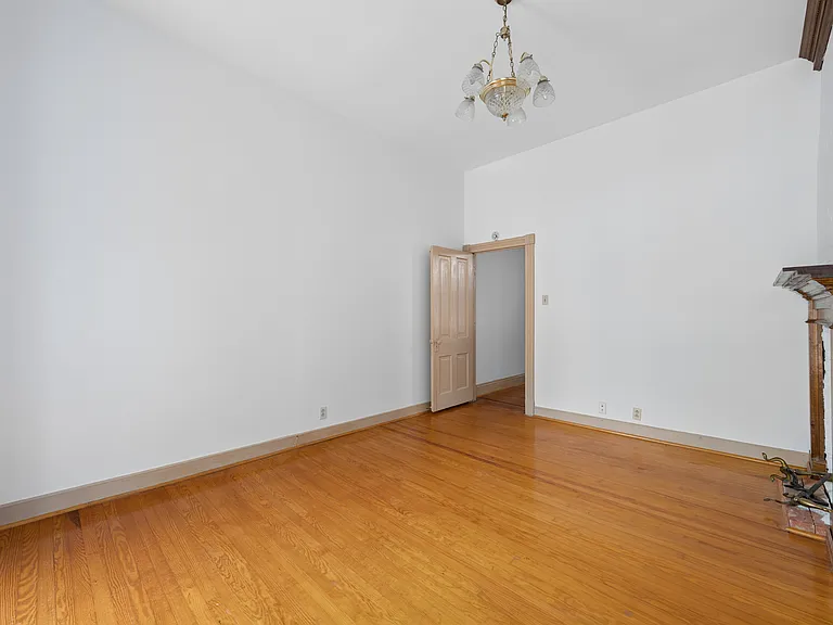 232 E 2nd St #1 — Photo 6