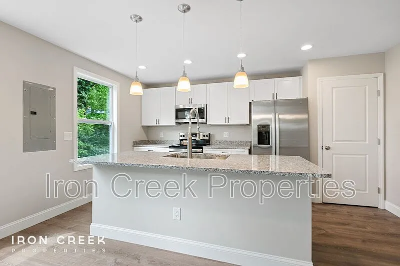 2 bed, 1.5 bath, 960 sqft, $1,695 — Photo 3