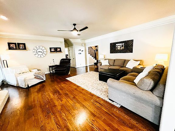 5th image of 621 Wisteria Way