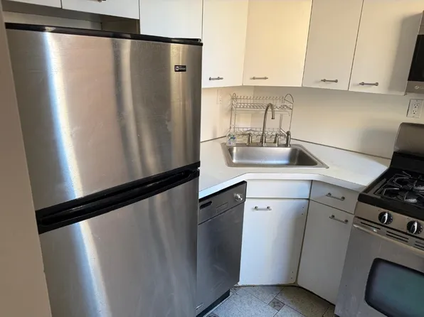 2546 East 13th Street image 17 of 24