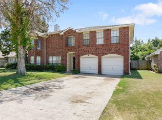 925 Clover Hill Ln, Cedar Hill, TX 75104