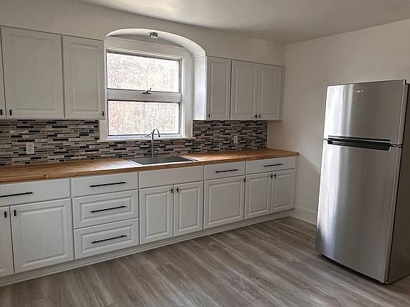 3rd image of 143 Westfield Ave #143