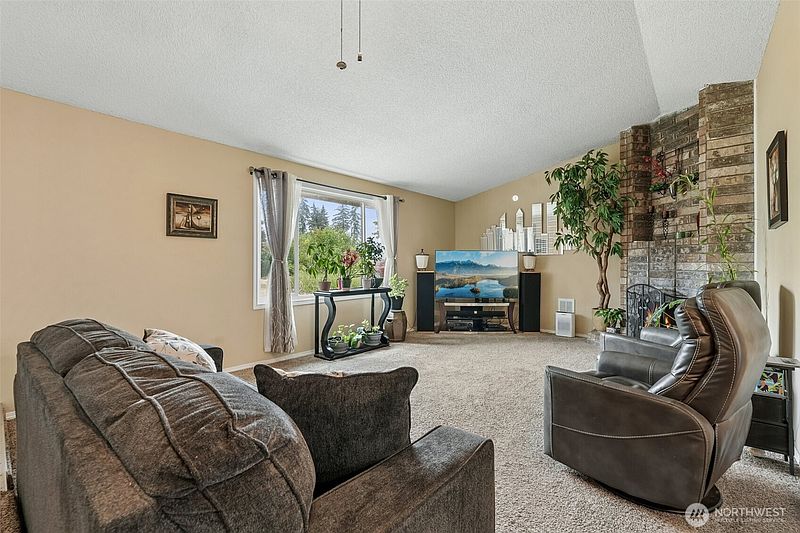 4th image of 14708 NE 37th Street