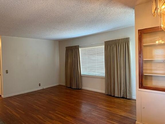 3rd image of 1028 Garst Street