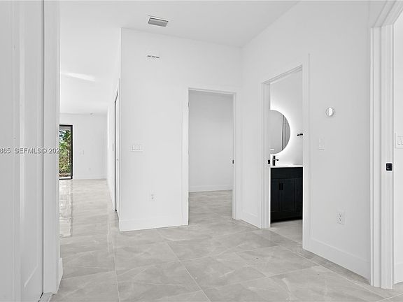 4th image of 322 Loire Ave S
