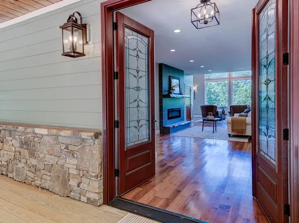 (undisclosed Address), Franklin, NC 28734