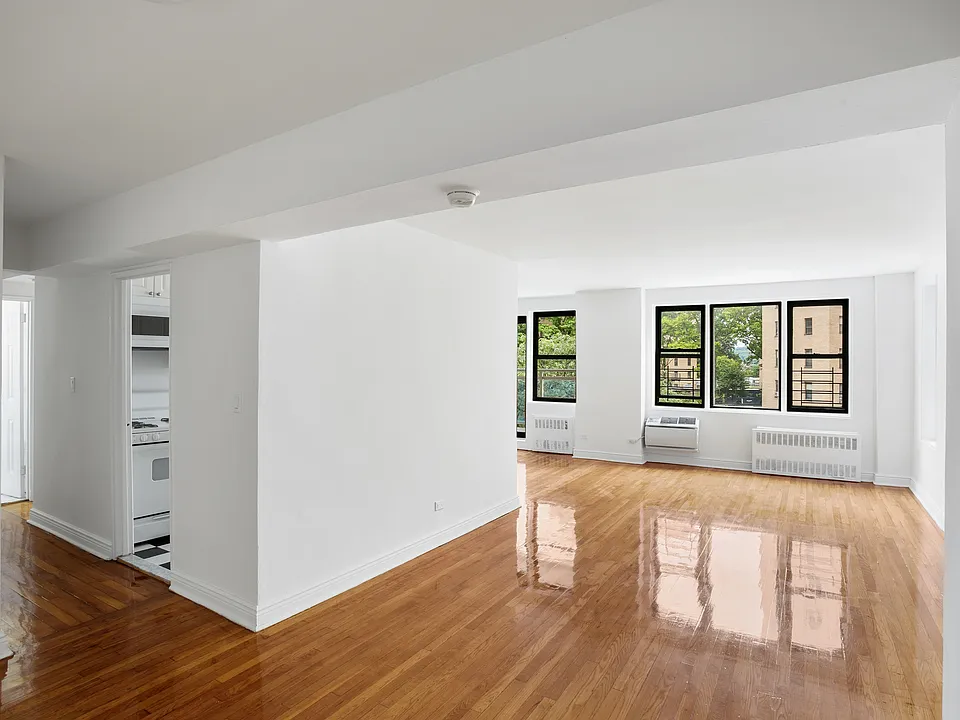 2400 Webb Ave #4C