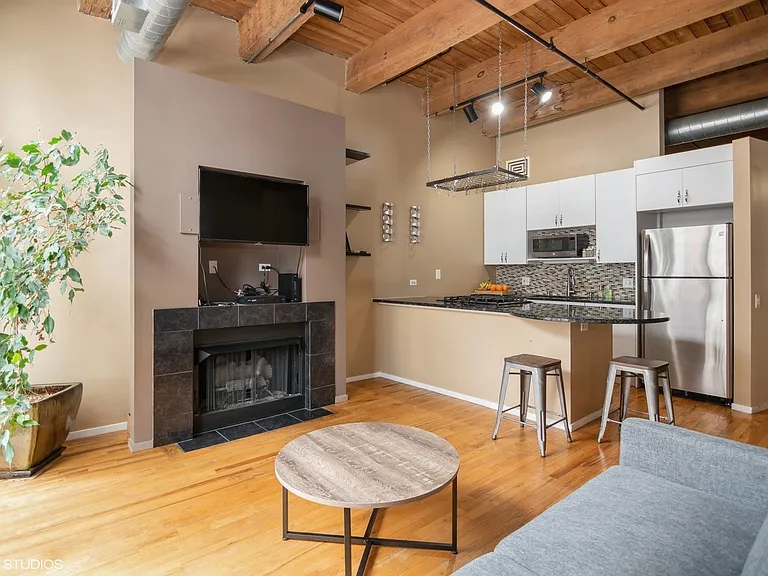 728 W Jackson Blvd #324 — Photo 33