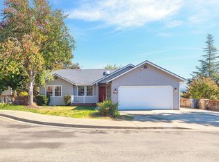 2203 NW Juliet Ln, Grants Pass, OR 97526