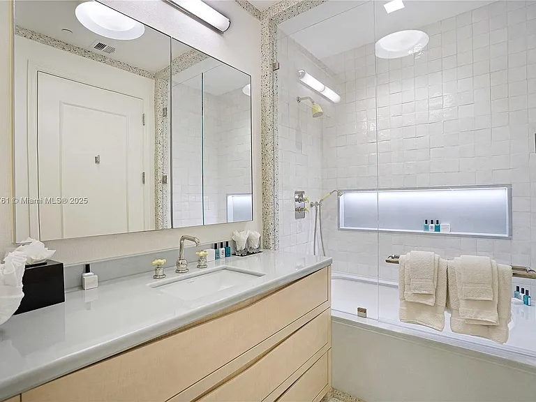 4401 Collins Ave #PH SOUTH — Photo 60