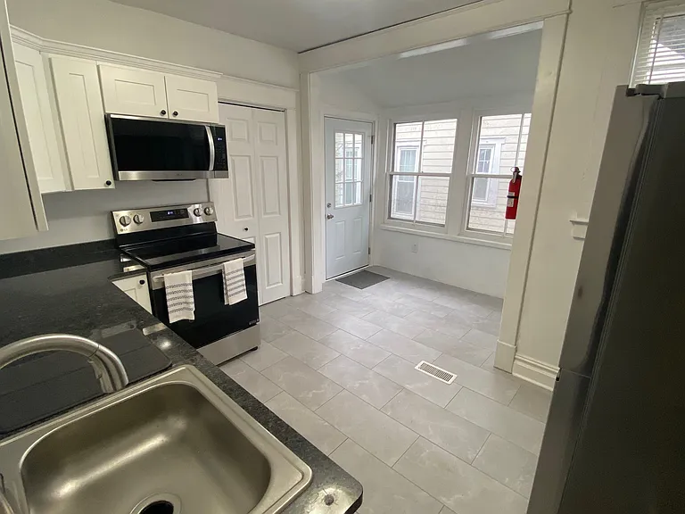 1431 Lafayette Blvd — Photo 10