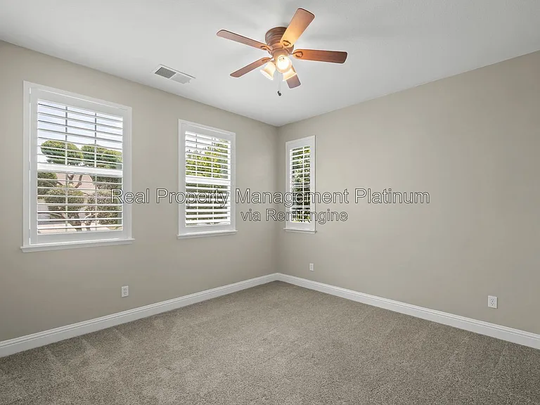 1970 N Langley Ave — Photo 4