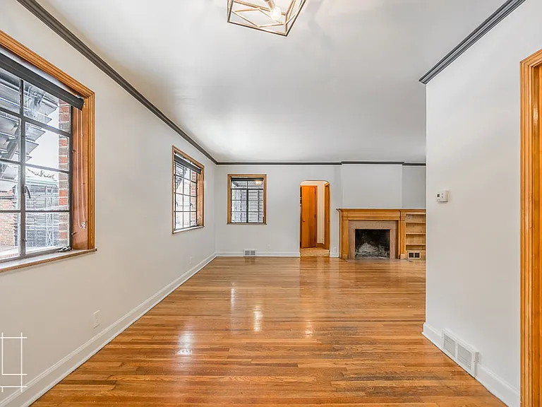 1374 E. Broad St. — Photo 14