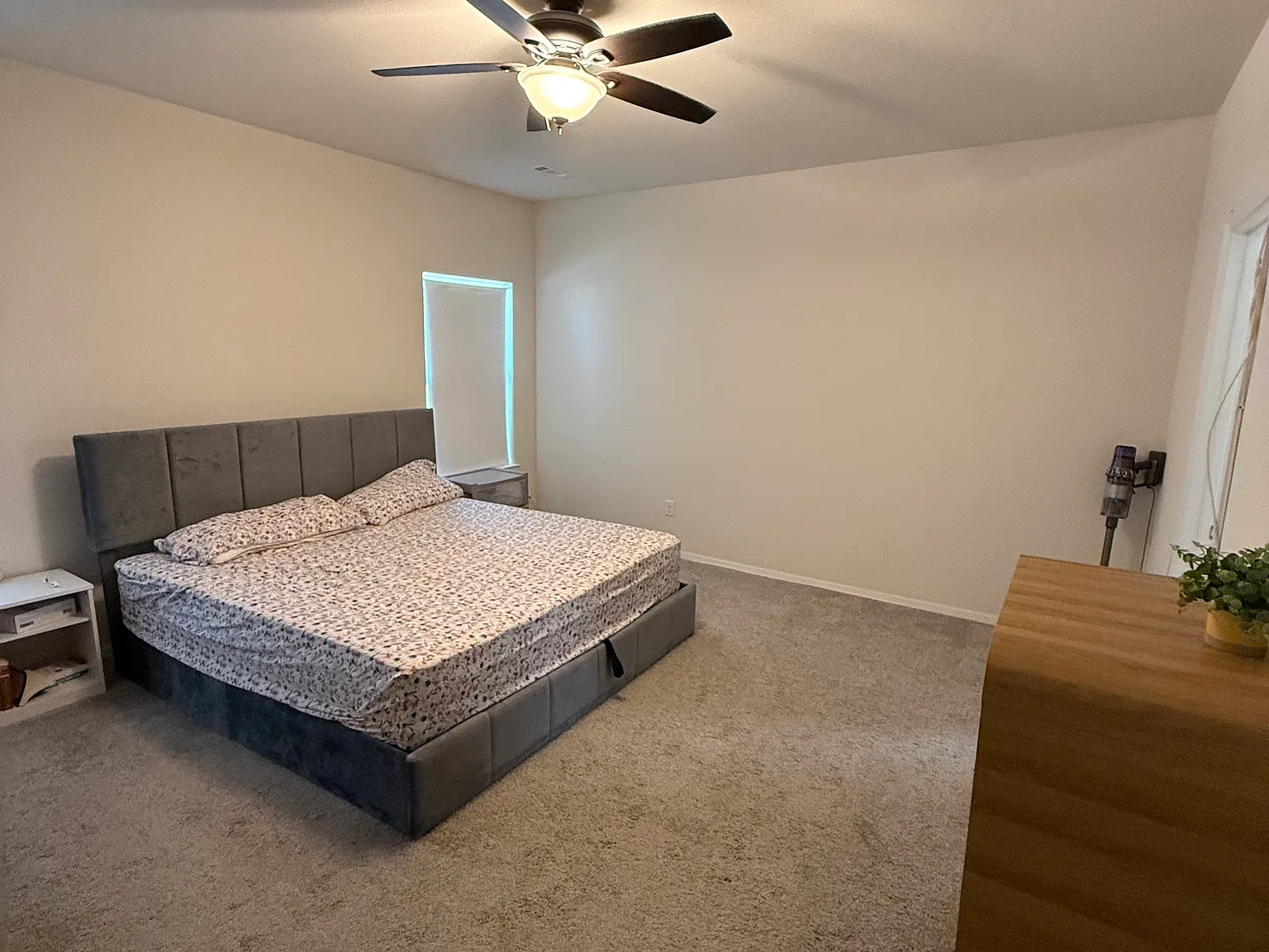 4 bed, 2.5 bath, 2347 sqft, $2,300 — Photo 2