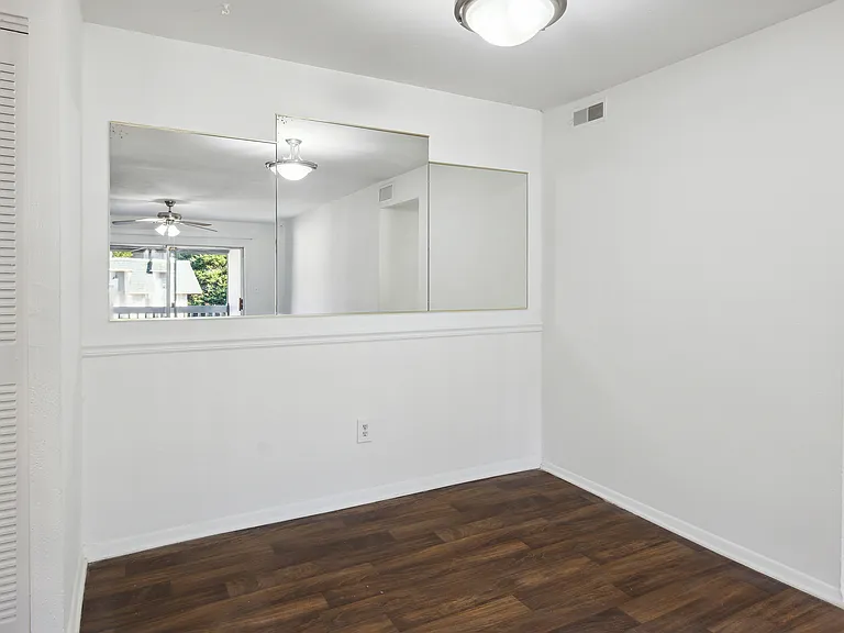 Fairway Club Apartments — Photo 53