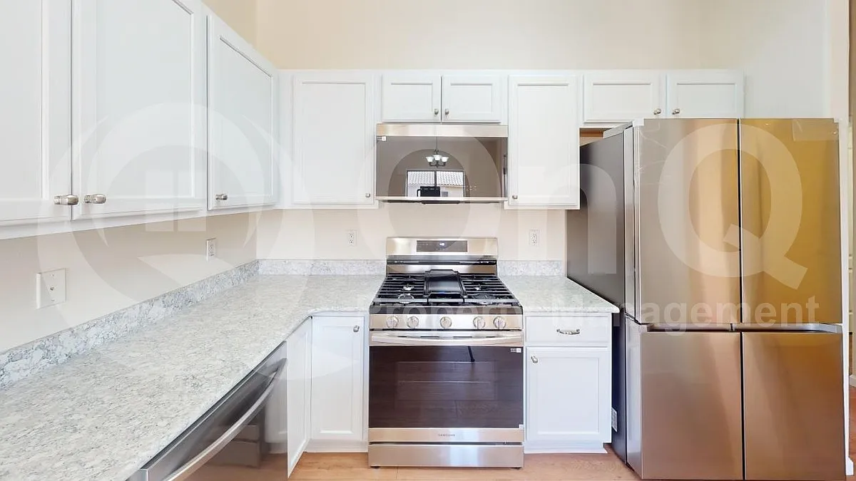 4 bed, 2.0 bath, 1660 sqft, $2,249 — Photo 4