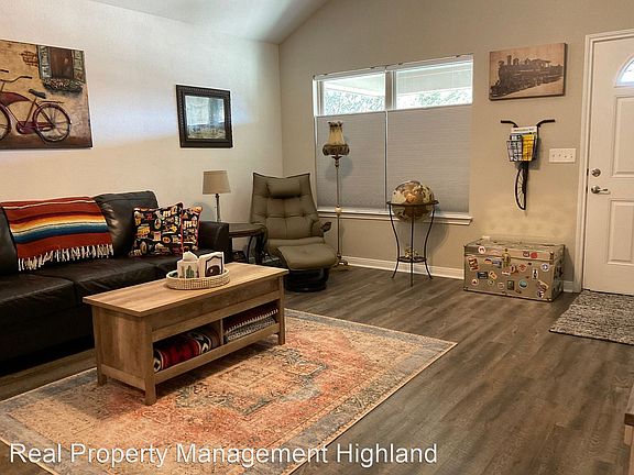 4th image of 830 Cypress Ln